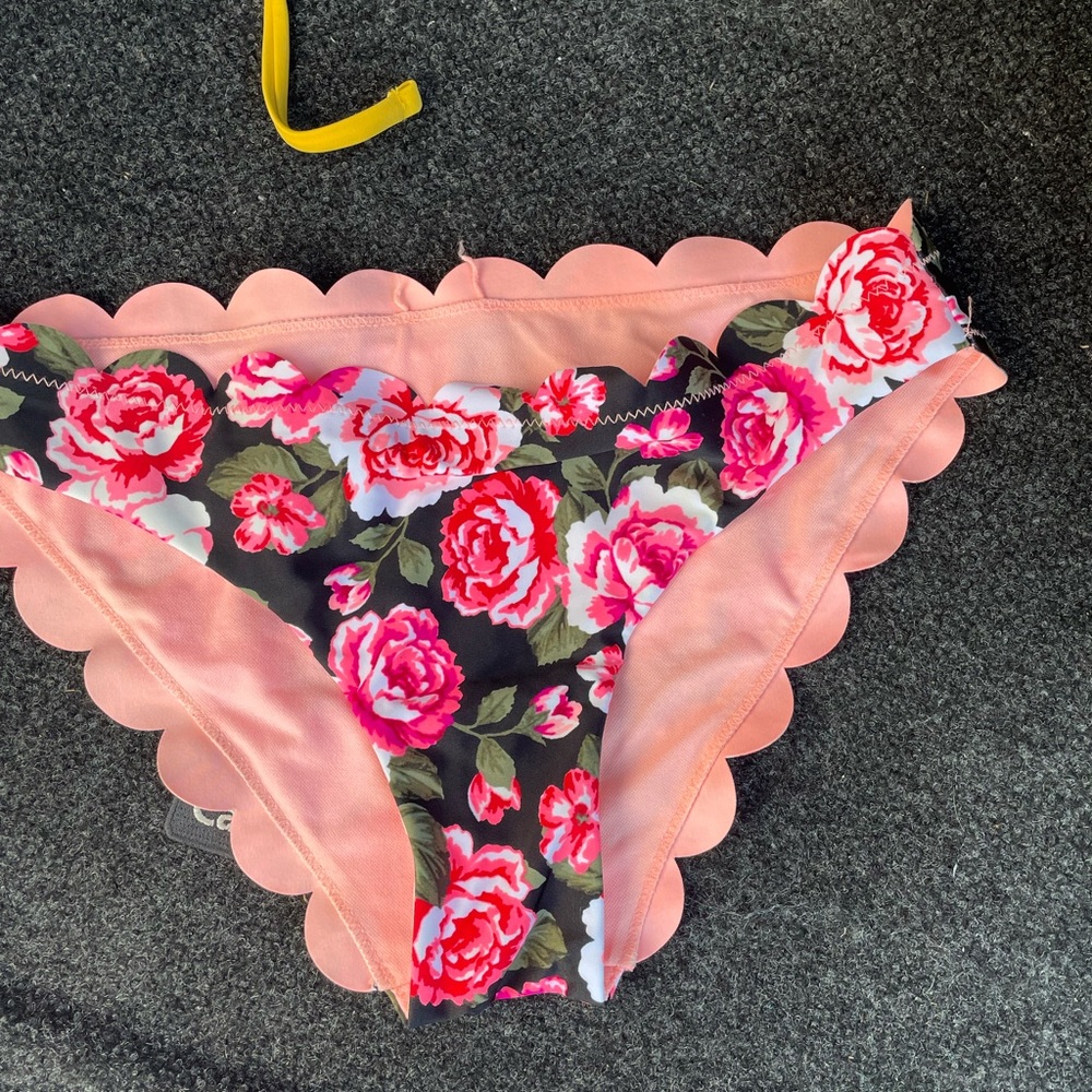 Swim suit bottoms